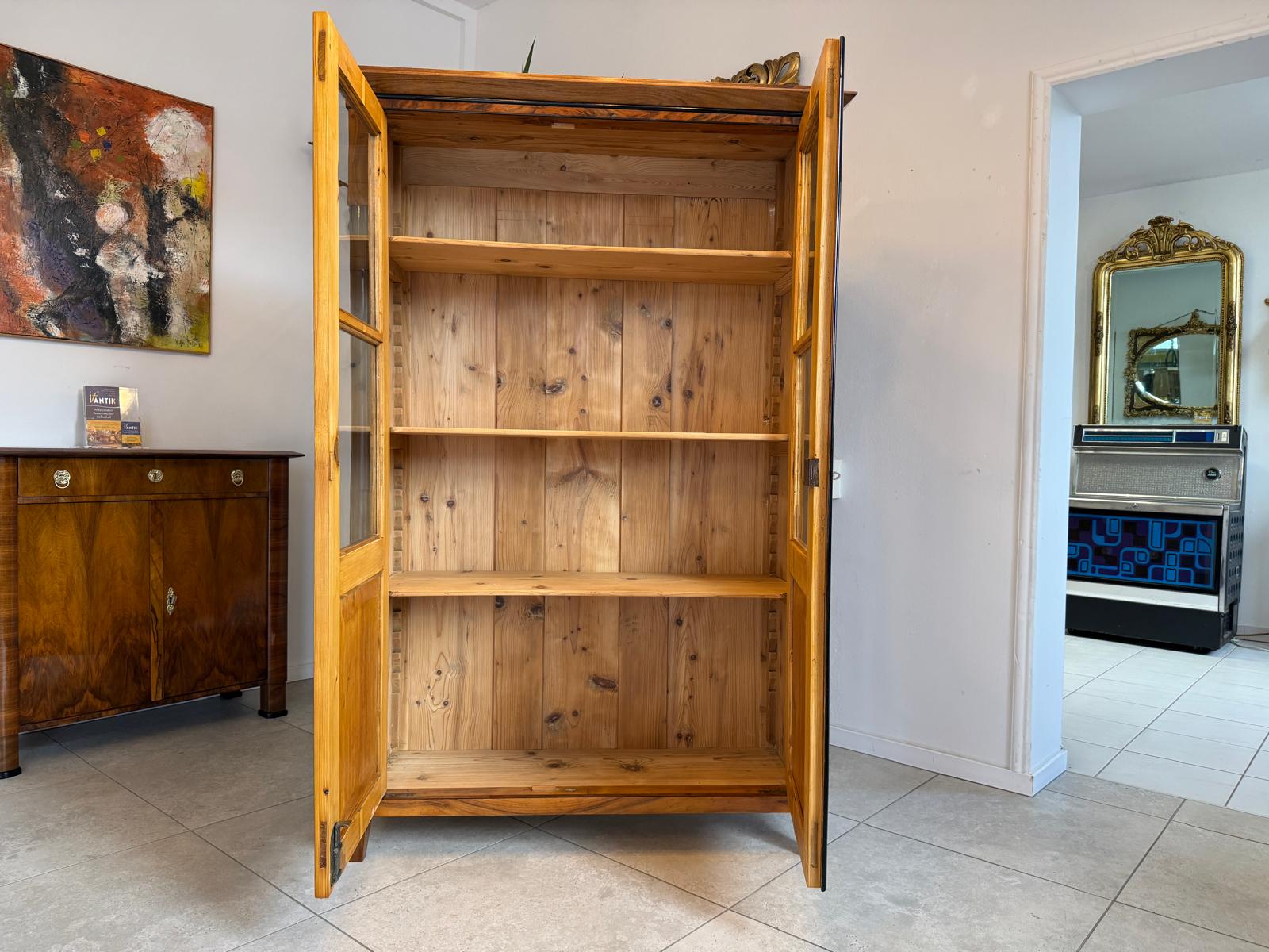 Biedermeier Vitrine Bücherschrank Restauriert Nussbaum Antiquität SALE D2293