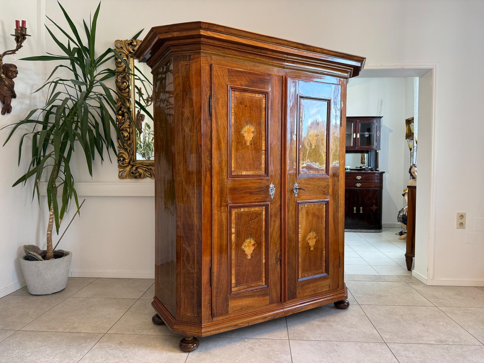 Barocker Hallenschrank Barockschrank Marketerien Antiquität  D1180