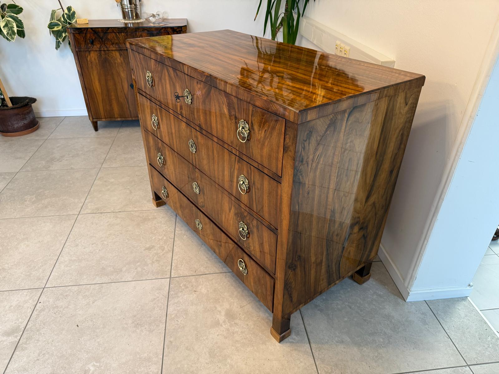 Sale Restaurierte Biedermeier Kommode Nussholz Antiquität 1840 G2048