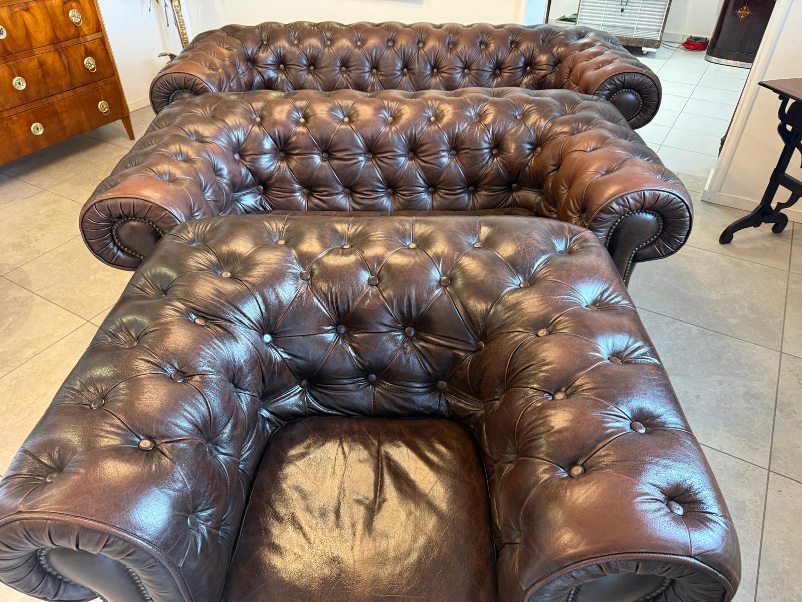 Chesterfield Ensemble 3 teilig Ledersofa Fauteuils Clubmöbel Cultmöbel D2844