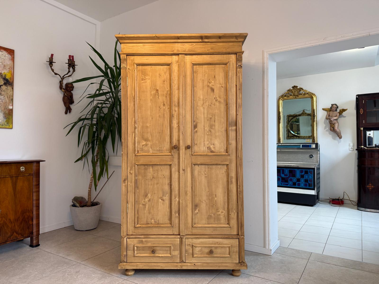 Bäuerlicher Kleiderschrank Naturholz Bauernschrank Bauernmöbel Kasten D2316