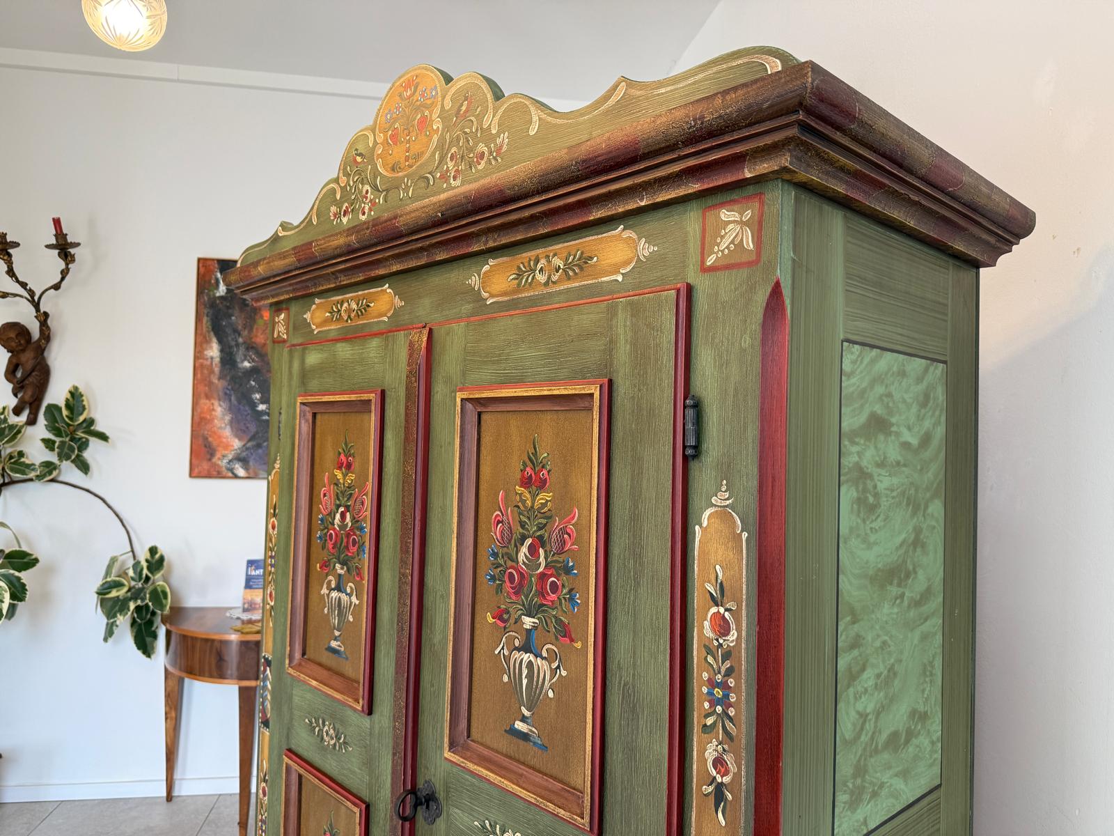 Originaler Voglauer Schrank Bauernschrank Anno 1800 Altgrün G2169