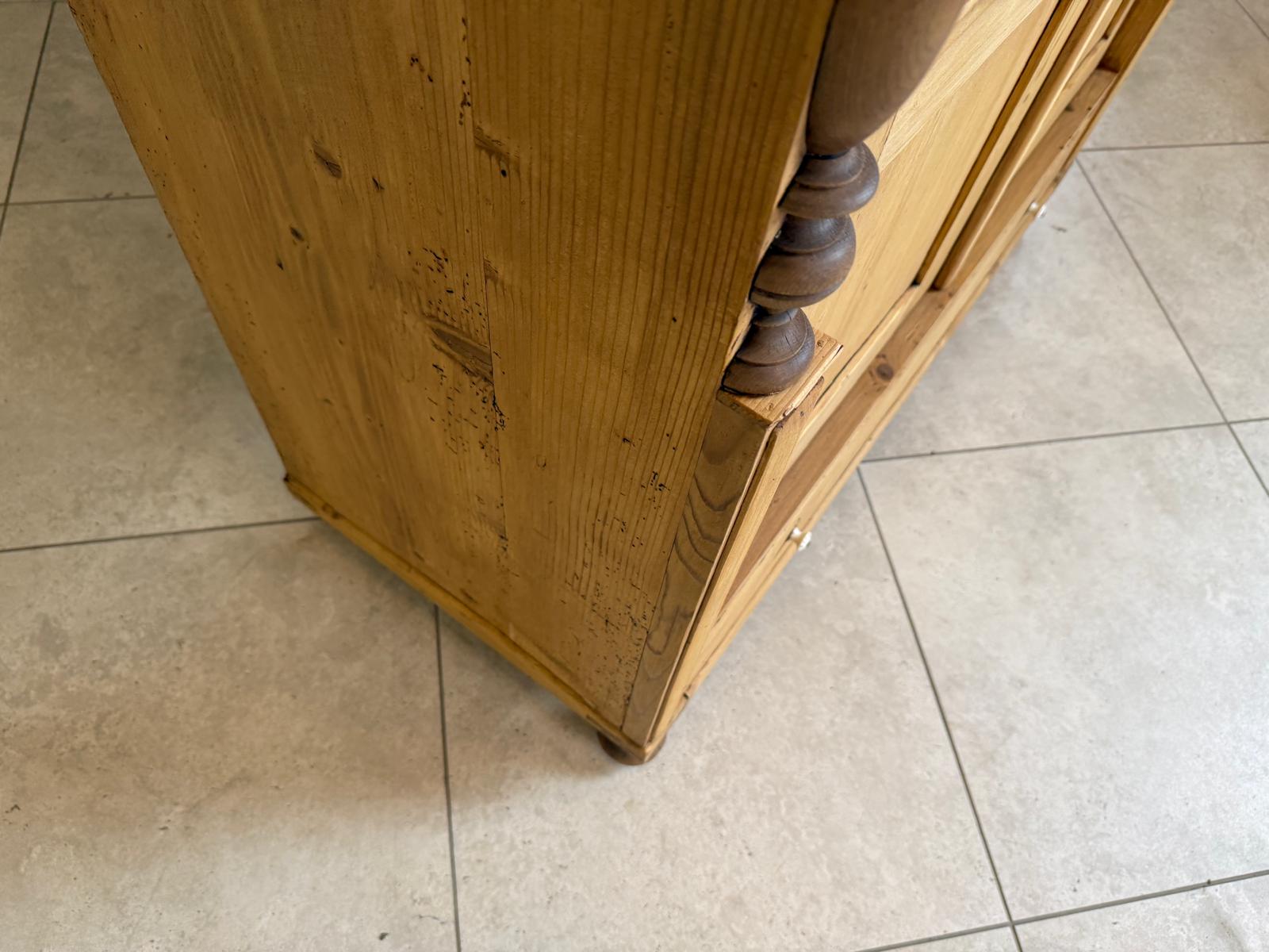 Vitrinenschrank aus der Epoche der Gründerzeit Bücherschrank D2287