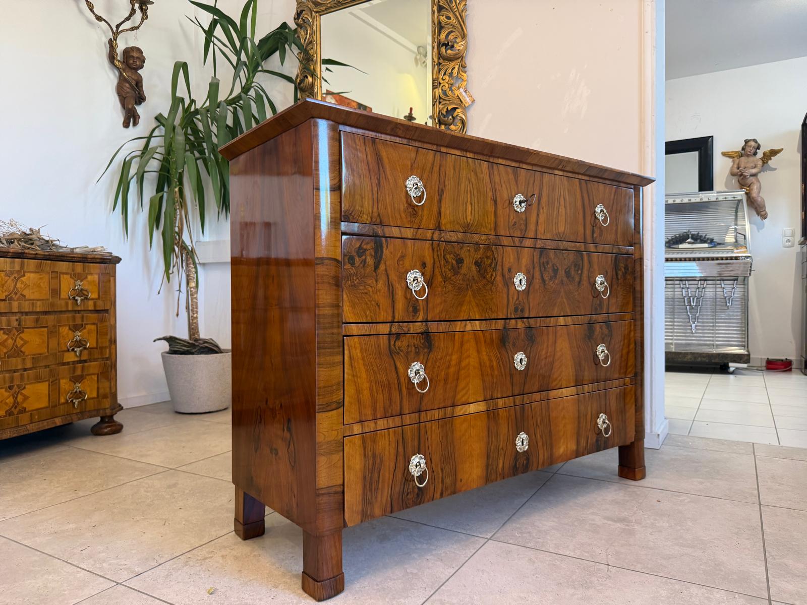 Biedermeier Kommode Nussholz Restauriert Furniert Antiquität D2764