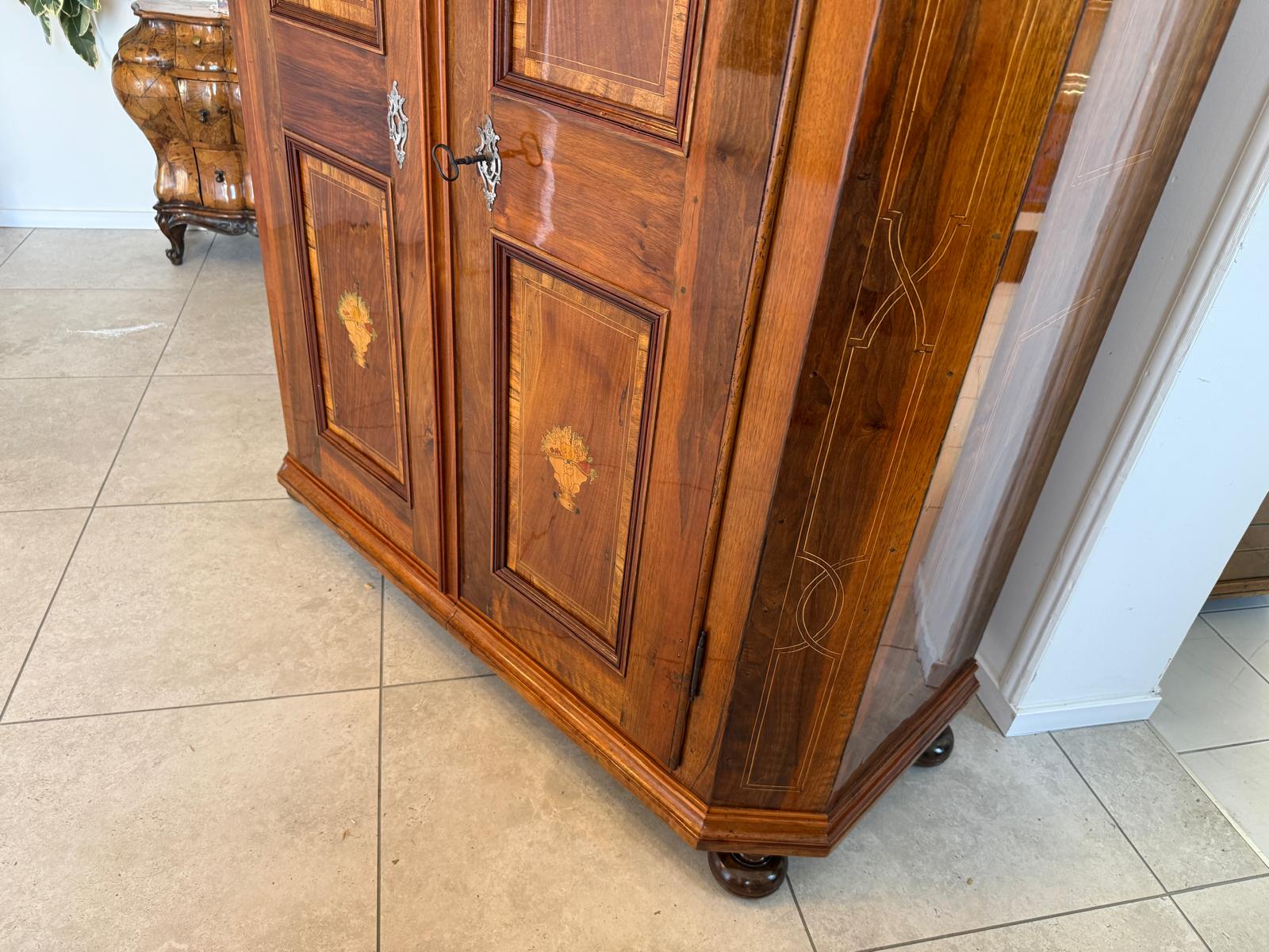 Barocker Hallenschrank Barockschrank Marketerien Antiquität  D1180