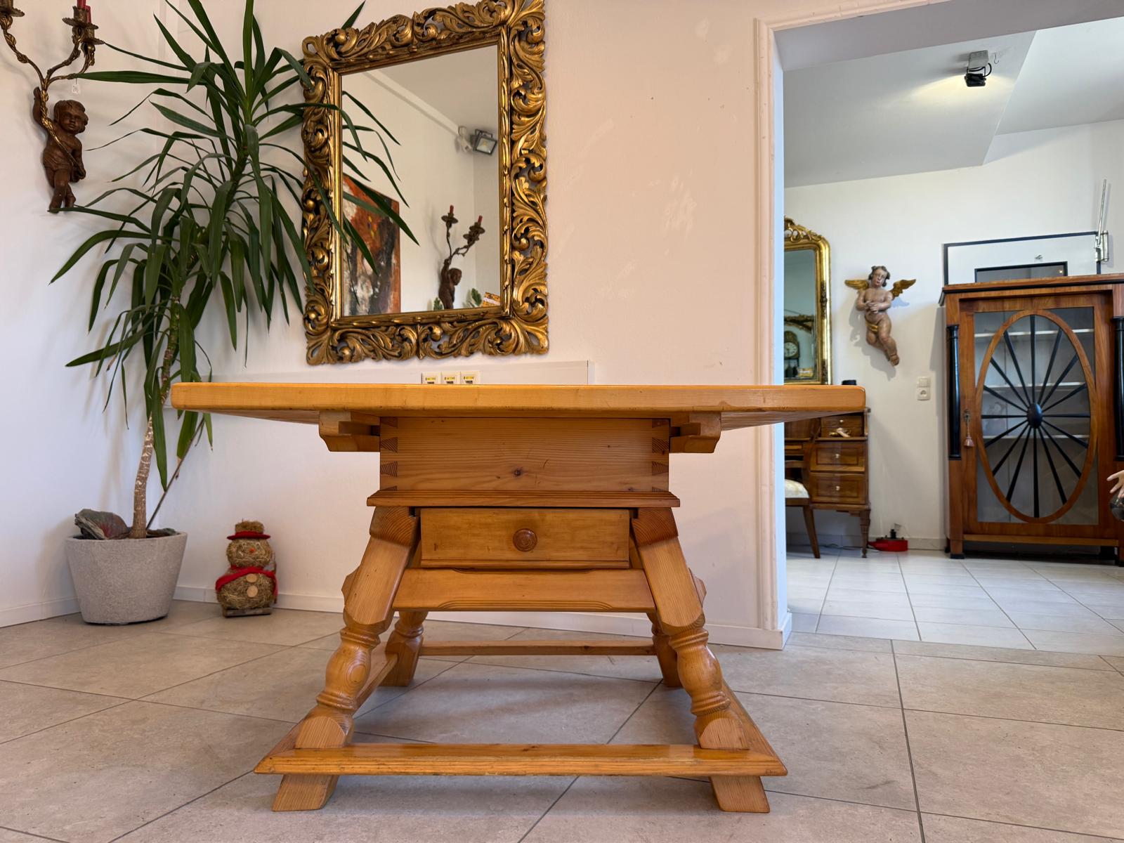 Uriger Jogltisch Bauerntisch Naturholz Kiefer / Buche  Hüttentisch 110 x 110 G2406