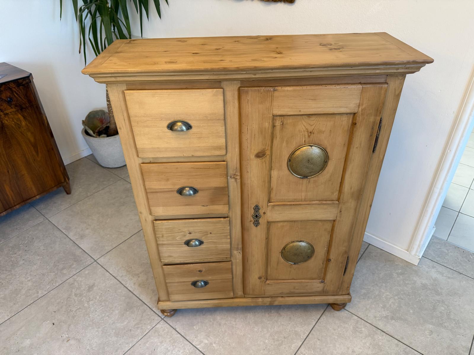 Bäuerlicher Brotschrank Almerschrank Speiskasten Bauernkasten G1929