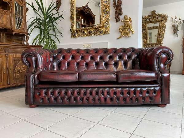 traumhaftes Chesterfield 3er Clubsofa Diwan Couch Oxblood E1805