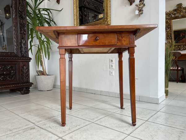 restaurierter Biedermeier Tisch Marketerien Nussholz A2843
